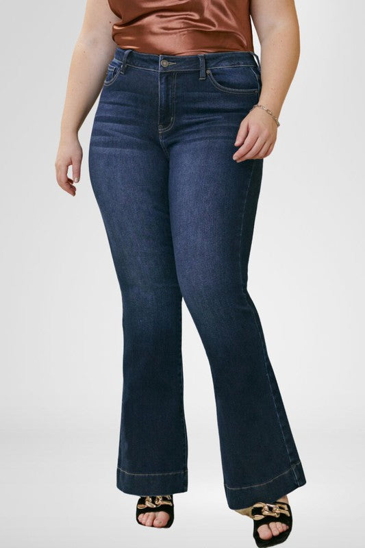 Taylor Curvy Flare Jeans